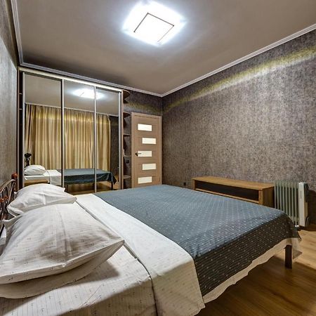 Apartments Near Ukraina Shopping Mall Kyiv Exterior foto